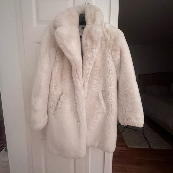 Apparis Teddy Coat - Picture 1 of 7